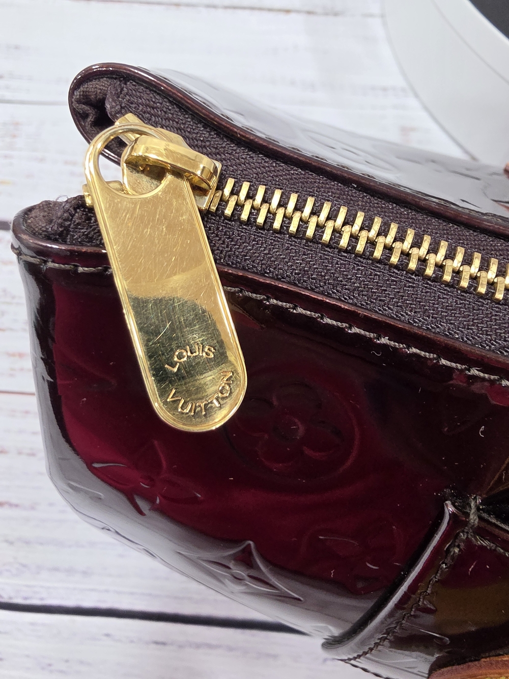 Louis Vuitton Rosewood Avenue In Amarante Monogram Vernis - Picture 8 of 8